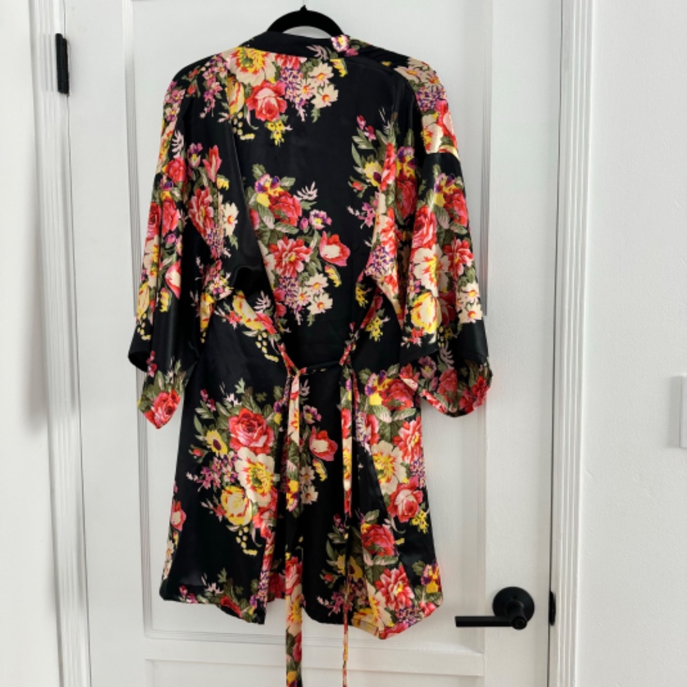 Floral Lightweight Robe OS - Picture 5 of 5